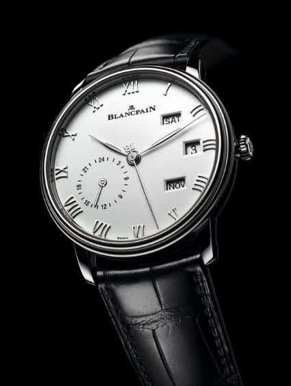 With the combination of black and white, this replica Blancpain watch presents a classical appearance. 