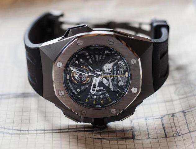 The complicated Audemars Piguet will make the wearers very charming.