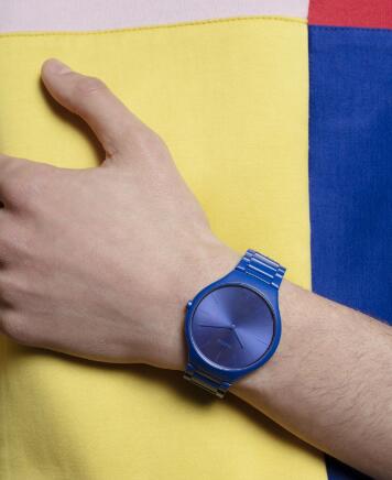 The blue ceramic Rado presents the brand's high level of watchmaking craftsmanship in high-tech ceramic.