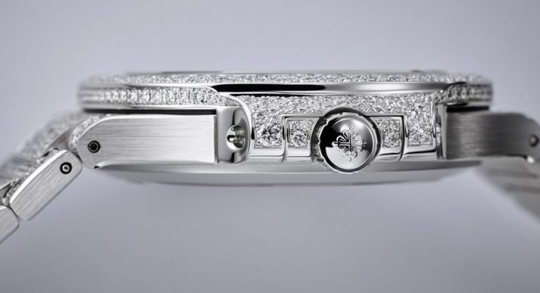 Swiss made reproduction watches assure high accuracy with automatic movements.